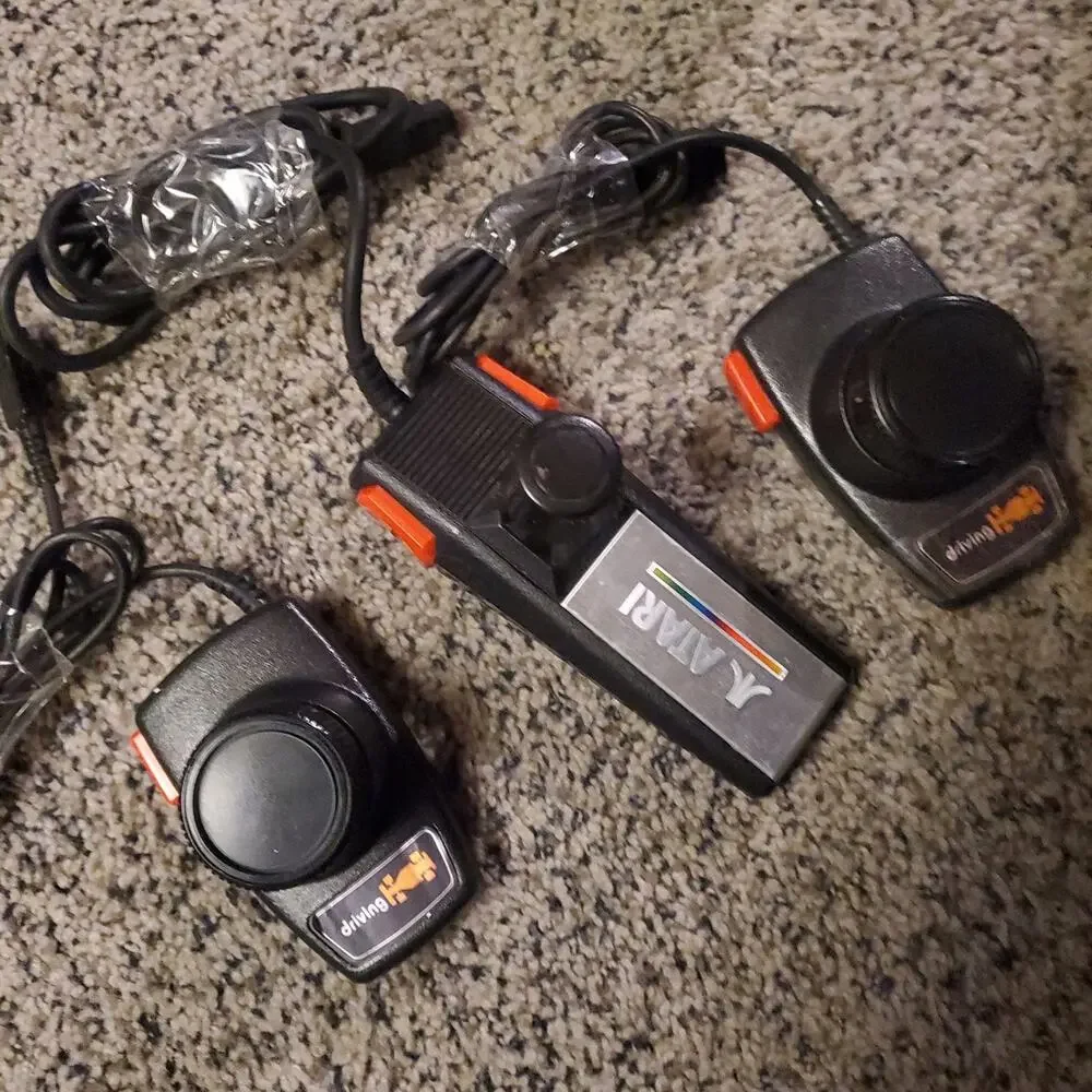 Atari Controllers - Picture 2 of 2